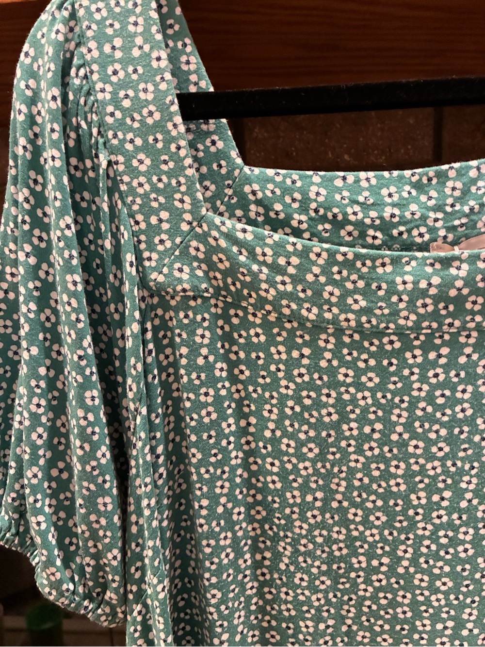 LOFT Outlet Floral Blouse Top Green Ditsy Floral Flutter Sleeve Size L